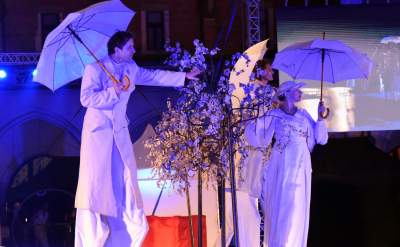 Nocna parada na Rynku Głównym. Dosłownie odlot! - zdjęcie 32