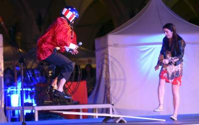 Nocna parada na Rynku Głównym. Dosłownie odlot! - zdjęcie 12