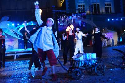 Nocna parada na Rynku Głównym. Dosłownie odlot! - zdjęcie 37