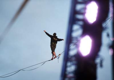 Nocna parada na Rynku Głównym. Dosłownie odlot! - zdjęcie 2