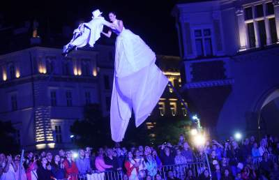 Nocna parada na Rynku Głównym. Dosłownie odlot! - zdjęcie 16