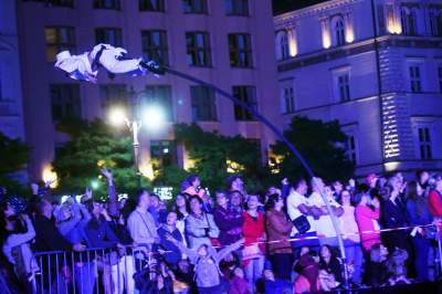 Nocna parada na Rynku Głównym. Dosłownie odlot! - zdjęcie 18