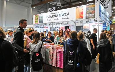 Targi Książki w Krakowie: można tu spotkać wiele osób... - zdjęcie 5