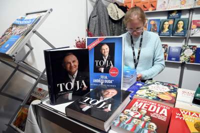 Targi Książki w Krakowie: można tu spotkać wiele osób... - zdjęcie 25