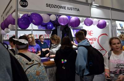 Targi Książki w Krakowie: można tu spotkać wiele osób... - zdjęcie 28