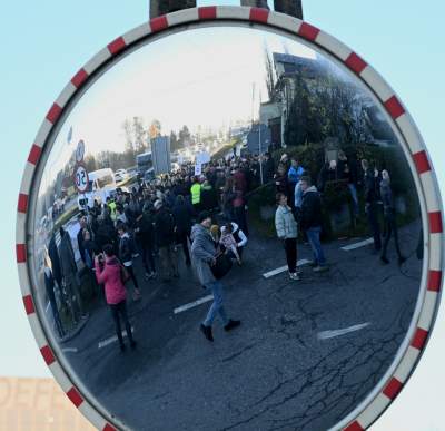 Protest przeciwko budowie nowej zakopianki do Myślenic. Blokowali drogę - zdjęcie 23