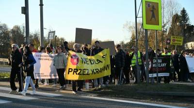 Protest przeciwko budowie nowej zakopianki do Myślenic. Blokowali drogę - zdjęcie 2