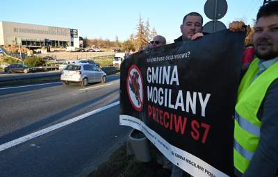 Protest przeciwko budowie nowej zakopianki do Myślenic. Blokowali drogę - zdjęcie 4