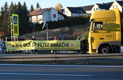 Protest przeciwko budowie nowej zakopianki do Myślenic. Blokowali drogę - zdjęcie 24