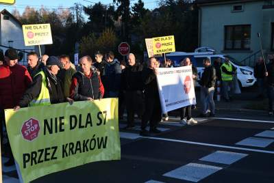 Protest przeciwko budowie nowej zakopianki do Myślenic. Blokowali drogę - zdjęcie 8