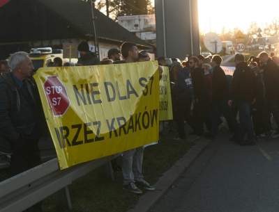 Protest przeciwko budowie nowej zakopianki do Myślenic. Blokowali drogę - zdjęcie 22