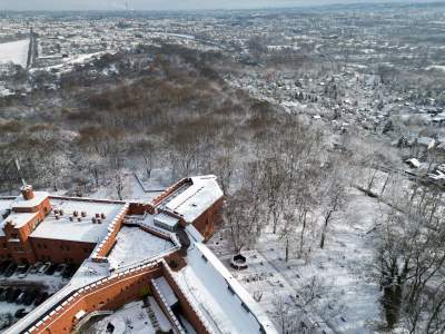 Kopiec Kościuszki udekorowany po nowemu, są dwie nowe flagi - zdjęcie 13