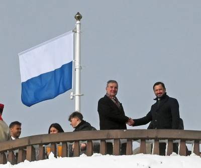 Kopiec Kościuszki udekorowany po nowemu, są dwie nowe flagi - zdjęcie 29