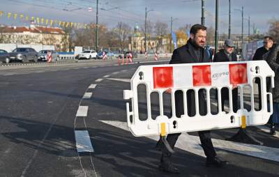 Prezydent Krakowa wpuścił auta na Most Grunwaldzki. Sam wsiadł na rower - zdjęcie 3
