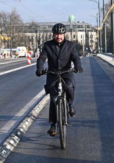 Prezydent Krakowa wpuścił auta na Most Grunwaldzki. Sam wsiadł na rower - zdjęcie 4