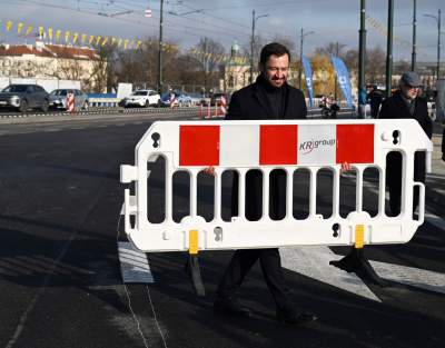 Prezydent Krakowa wpuścił auta na Most Grunwaldzki. Sam wsiadł na rower - zdjęcie 2