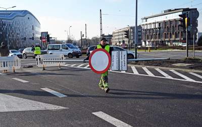 Prezydent Krakowa wpuścił auta na Most Grunwaldzki. Sam wsiadł na rower - zdjęcie 1