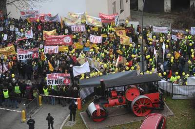 Głośny protest przed siedzibą GDDKiA w Krakowie. "Nie dla nowej S7" - zdjęcie 20