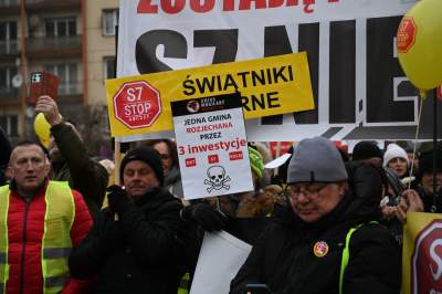 Głośny protest przed siedzibą GDDKiA w Krakowie. "Nie dla nowej S7" - zdjęcie 8