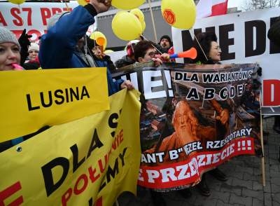 Głośny protest przed siedzibą GDDKiA w Krakowie. "Nie dla nowej S7" - zdjęcie 7