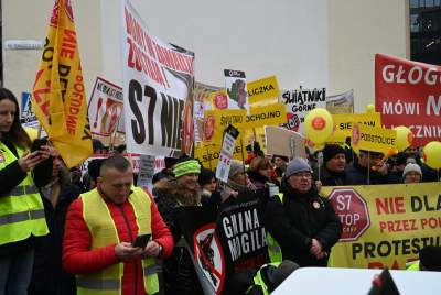 Głośny protest przed siedzibą GDDKiA w Krakowie. "Nie dla nowej S7" - zdjęcie 3