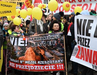 Głośny protest przed siedzibą GDDKiA w Krakowie. "Nie dla nowej S7" - zdjęcie 15