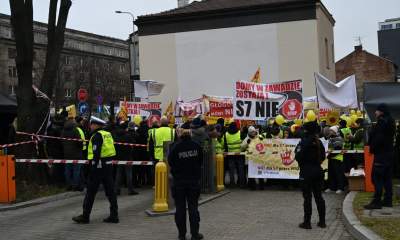 Głośny protest przed siedzibą GDDKiA w Krakowie. "Nie dla nowej S7" - zdjęcie 16
