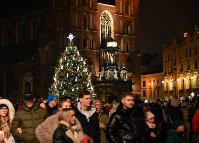 Choinka na Rynku Głównym już w pełnym blasku - zdjęcie 22