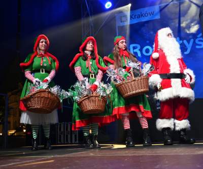 Choinka na Rynku Głównym już w pełnym blasku - zdjęcie 5