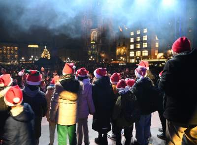 Choinka na Rynku Głównym już w pełnym blasku - zdjęcie 14