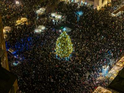 Kraków już w świątecznym nastroju, wygląda magicznie - zdjęcie 11