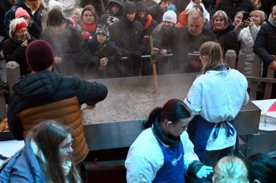 Rekord Polski w gotowaniu żurku. W Krakowie przygotowano 220 kilogramów zupy - zdjęcie 11