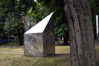 Nowe elementy na krakowskich Plantach. Intrygują - zdjęcie 1