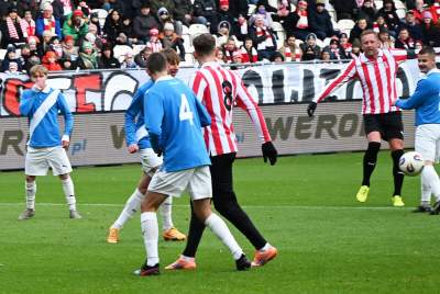 Noworoczny trening Cracovii. Piłkarze w nietypowych koszulkach - zdjęcie 32