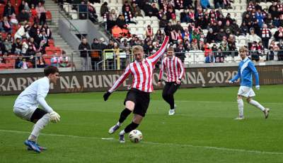 Noworoczny trening Cracovii. Piłkarze w nietypowych koszulkach - zdjęcie 15