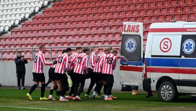 Noworoczny trening Cracovii. Piłkarze w nietypowych koszulkach - zdjęcie 22