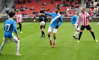 Noworoczny trening Cracovii. Piłkarze w nietypowych koszulkach - zdjęcie 13