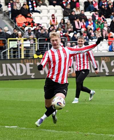 Noworoczny trening Cracovii. Piłkarze w nietypowych koszulkach - zdjęcie 16