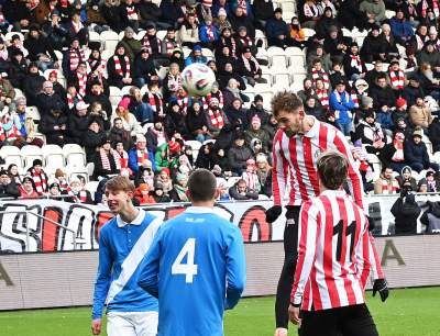 Noworoczny trening Cracovii. Piłkarze w nietypowych koszulkach - zdjęcie 31