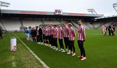 Noworoczny trening Cracovii. Piłkarze w nietypowych koszulkach - zdjęcie 8