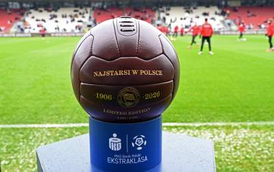 Noworoczny trening Cracovii. Piłkarze w nietypowych koszulkach - zdjęcie 1