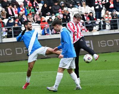 Noworoczny trening Cracovii. Piłkarze w nietypowych koszulkach - zdjęcie 26