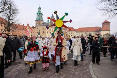 Orszak Trzech Króli w Krakowie: tłumy na Rynku Głównym - zdjęcie 5