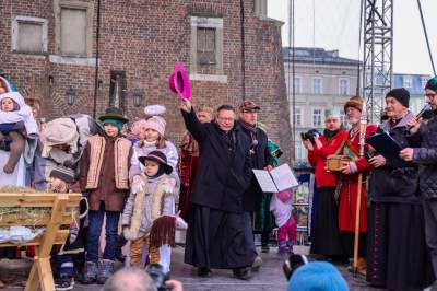 Orszak Trzech Króli w Krakowie: tłumy na Rynku Głównym - zdjęcie 14