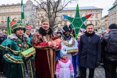 Orszak Trzech Króli w Krakowie: tłumy na Rynku Głównym - zdjęcie 13