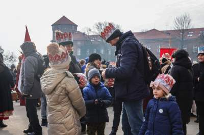 Orszak Trzech Króli w Krakowie: tłumy na Rynku Głównym - zdjęcie 3