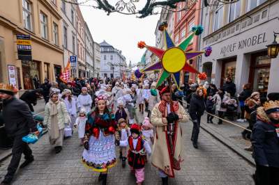 Orszak Trzech Króli w Krakowie: tłumy na Rynku Głównym - zdjęcie 9