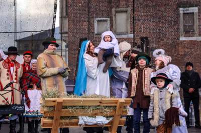 Orszak Trzech Króli w Krakowie: tłumy na Rynku Głównym - zdjęcie 12