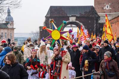 Orszak Trzech Króli w Krakowie: tłumy na Rynku Głównym - zdjęcie 6
