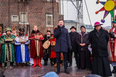 Orszak Trzech Króli w Krakowie: tłumy na Rynku Głównym - zdjęcie 17